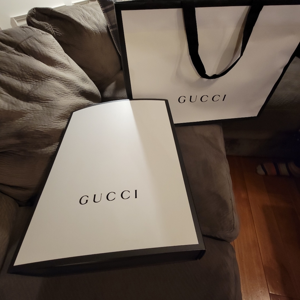 Gucci purse and wallet